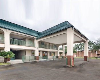 rodeway inn and suites highway 290 northwest