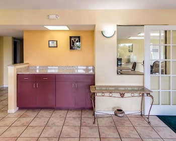 rodeway inn and suites highway 290 northwest