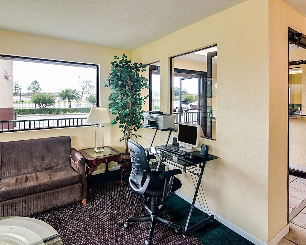 rodeway inn and suites highway 290 northwest