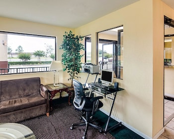 rodeway inn and suites highway 290 northwest