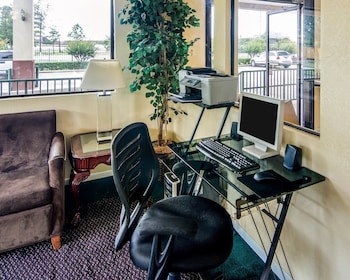 rodeway inn and suites highway 290 northwest