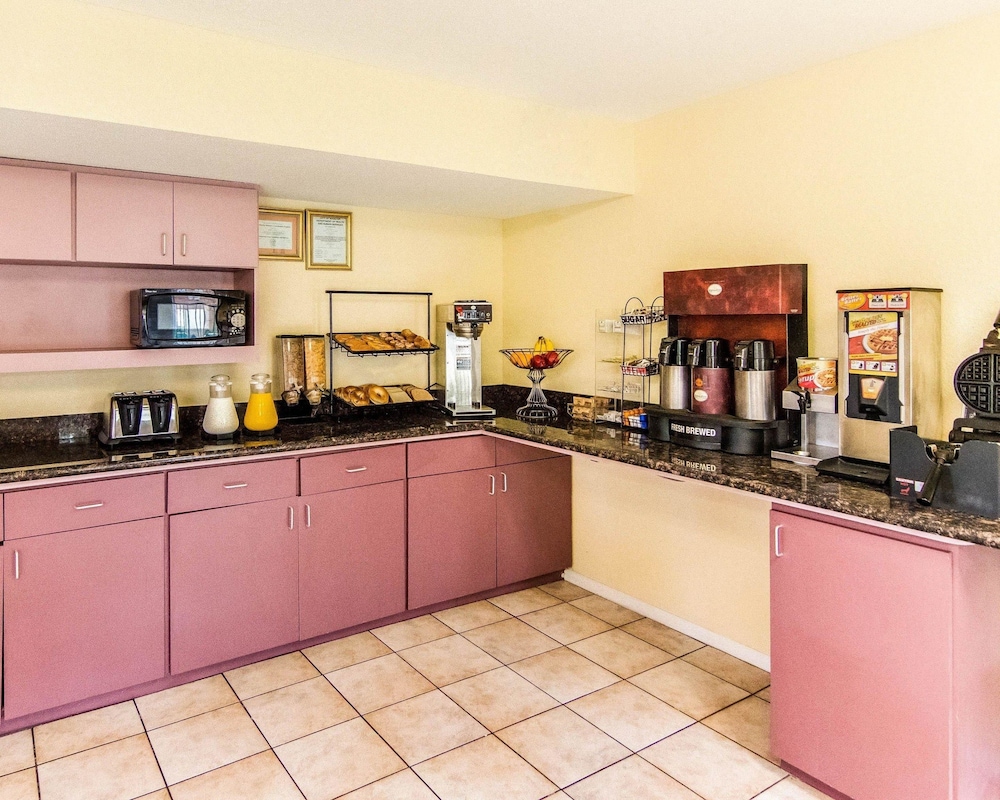 rodeway inn and suites highway 290 northwest
