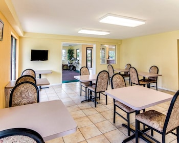 rodeway inn and suites highway 290 northwest