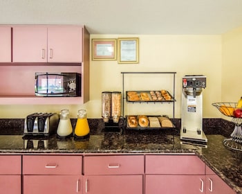 rodeway inn and suites highway 290 northwest