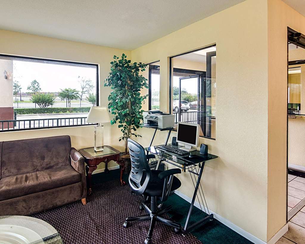 rodeway inn and suites highway 290 northwest