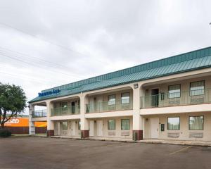 rodeway inn and suites highway 290 northwest