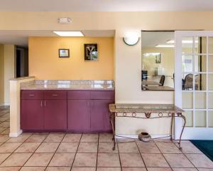 rodeway inn and suites highway 290 northwest
