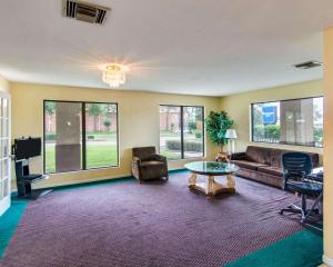 rodeway inn and suites highway 290 northwest