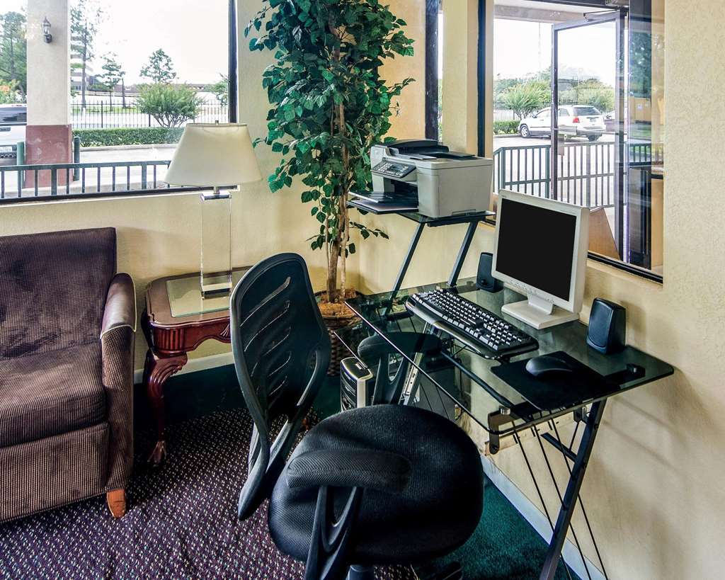 rodeway inn and suites highway 290 northwest