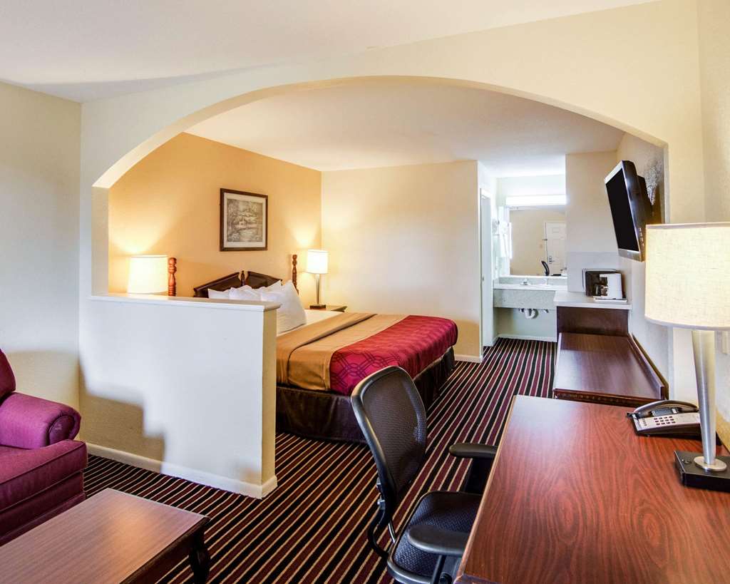 rodeway inn and suites highway 290 northwest