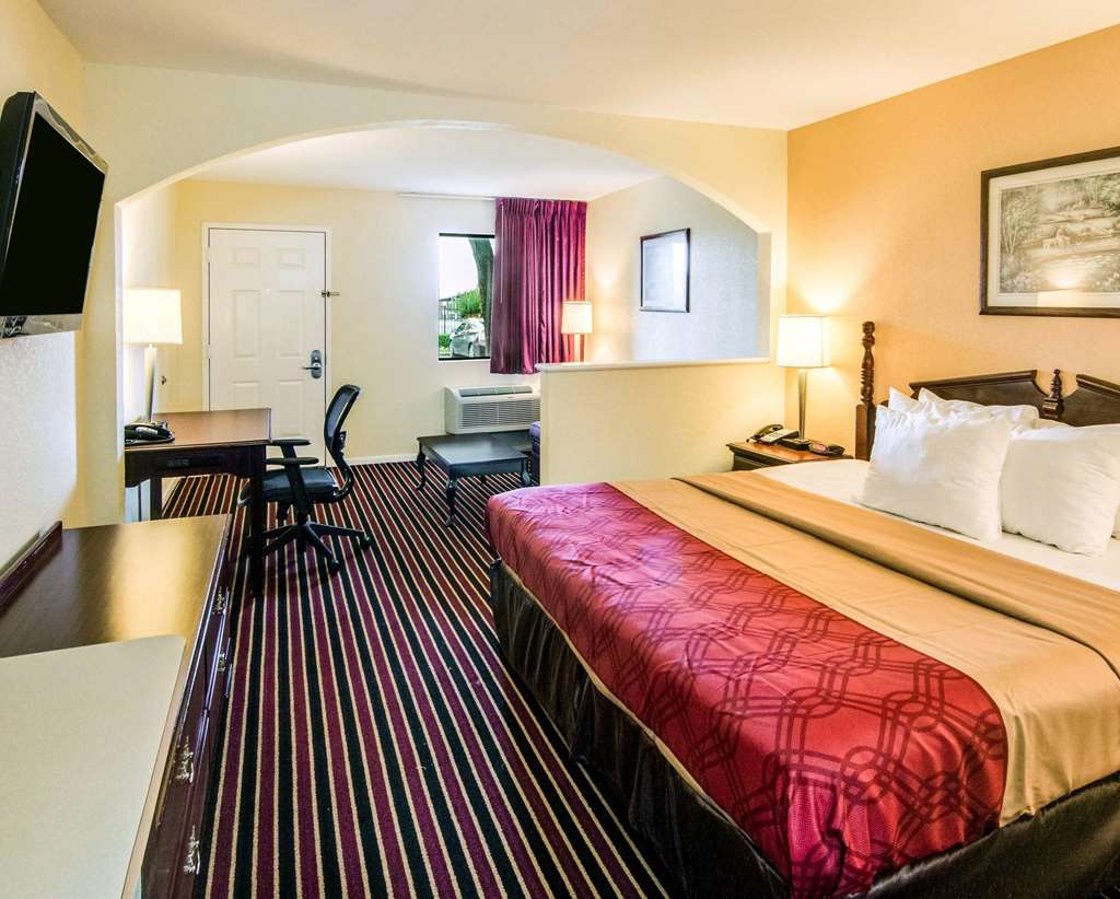 rodeway inn and suites highway 290 northwest