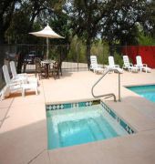 comfort suites i 35 north