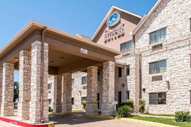 comfort suites i 35 north