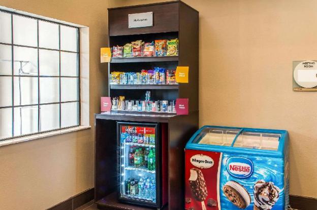 comfort suites i 35 north