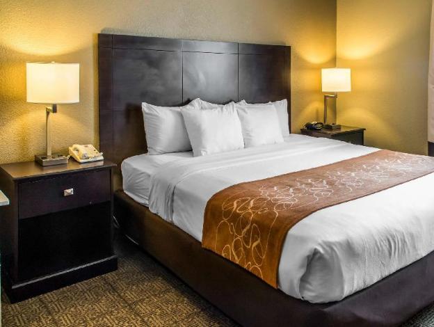 comfort suites i 35 north