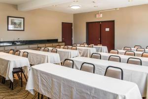 comfort suites i 35 north