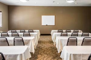 comfort suites i 35 north