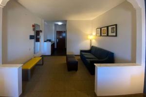 comfort suites i 35 north