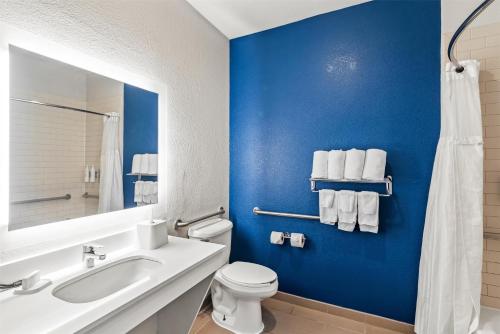 comfort suites i 35 north