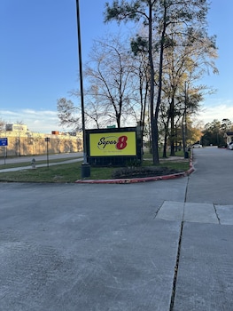 super 8 by wyndham the woodlands north