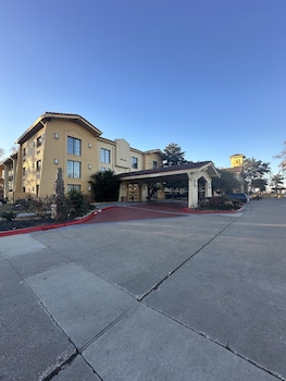 super 8 by wyndham the woodlands north