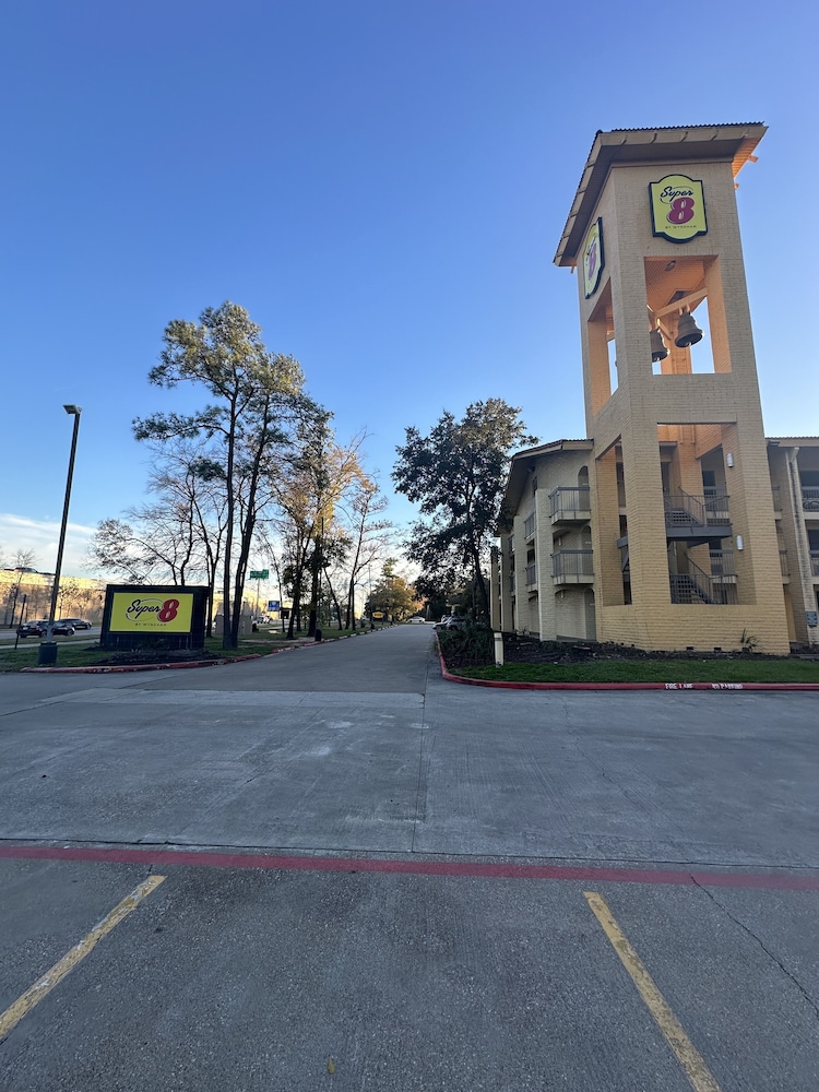 super 8 by wyndham the woodlands north