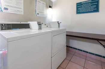 super 8 by wyndham the woodlands north