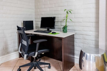 super 8 by wyndham the woodlands north