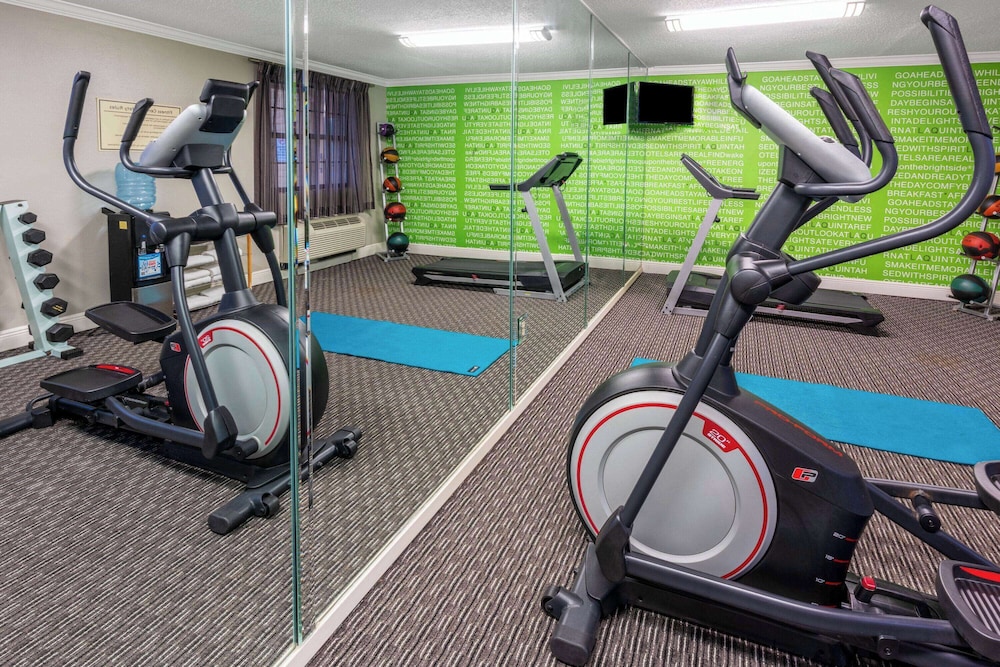 super 8 by wyndham the woodlands north