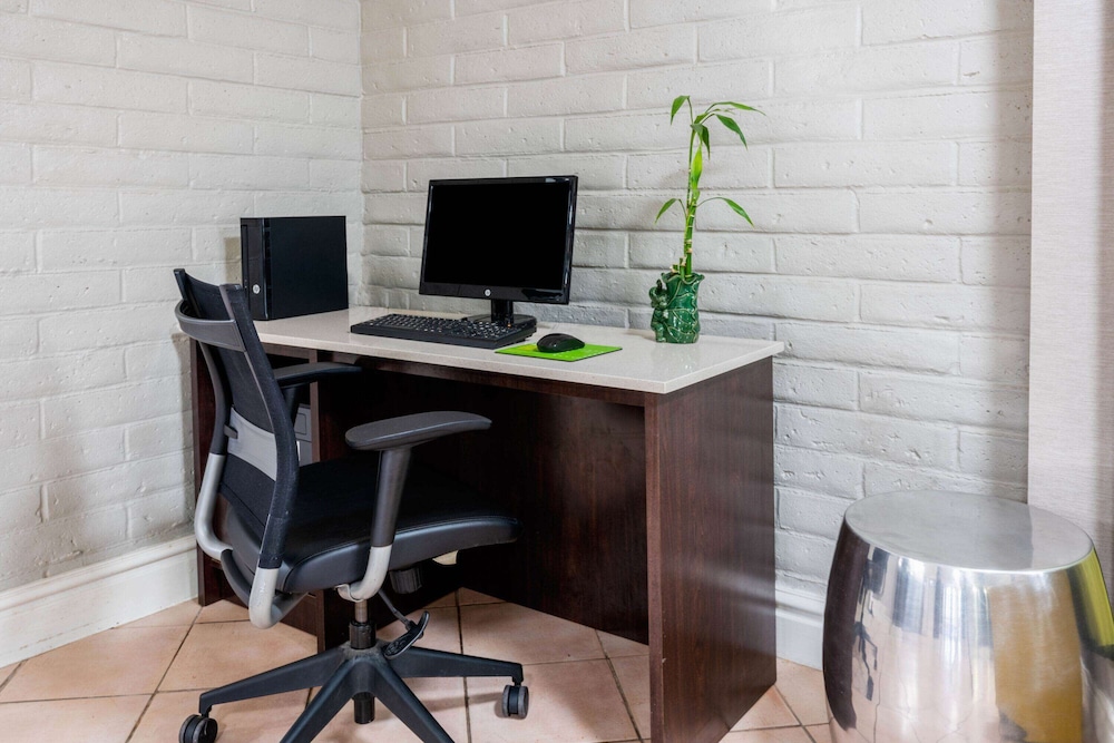 super 8 by wyndham the woodlands north