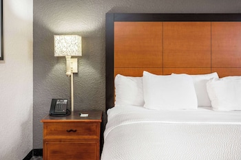 super 8 by wyndham the woodlands north