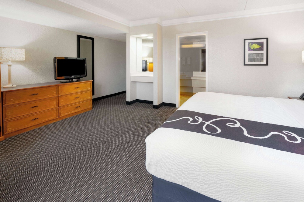 super 8 by wyndham the woodlands north