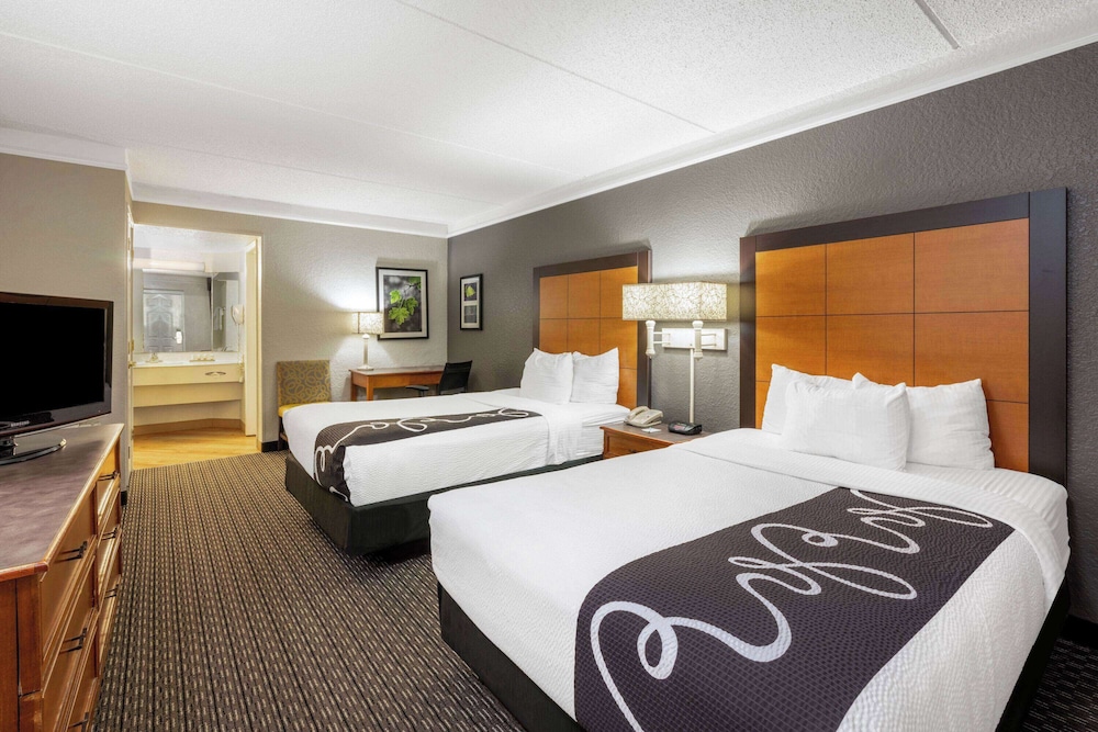 super 8 by wyndham the woodlands north