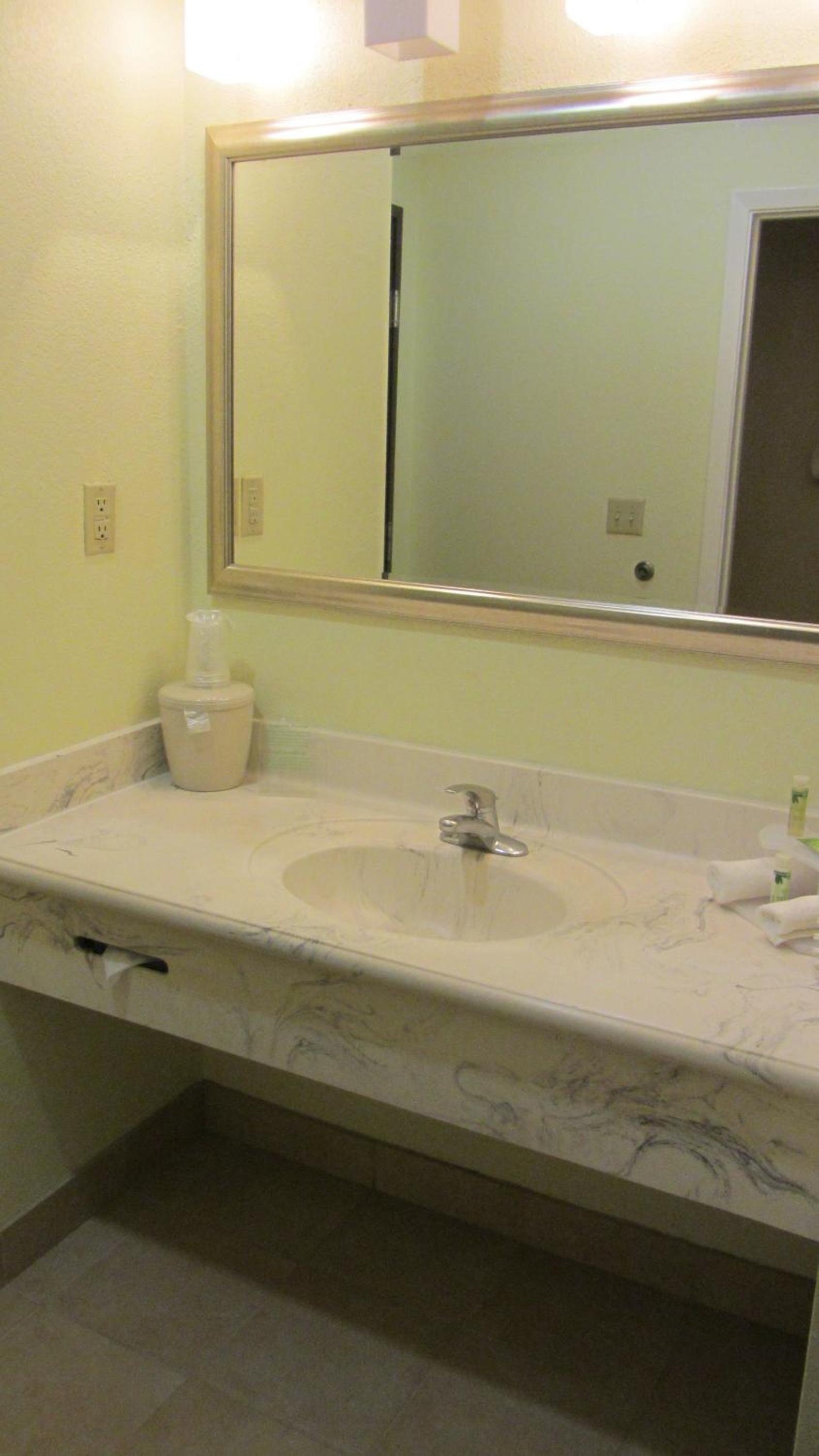 holiday inn express and suites houston north intercontinental by ihg