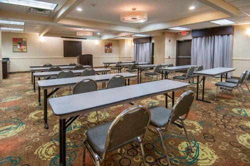 holiday inn express and suites houston north intercontinental by ihg
