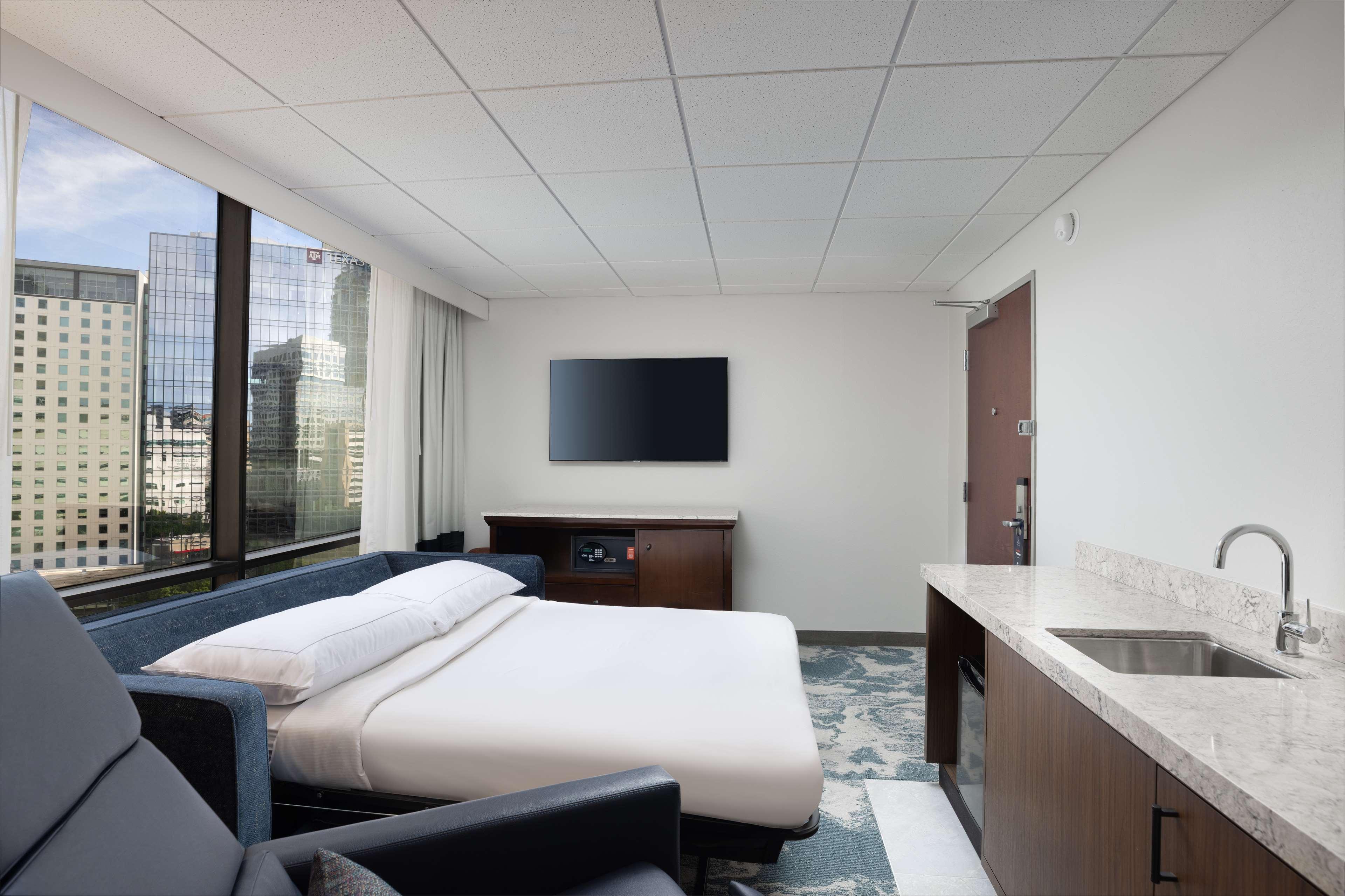 doubletree by hilton houston medical center hotel and suites