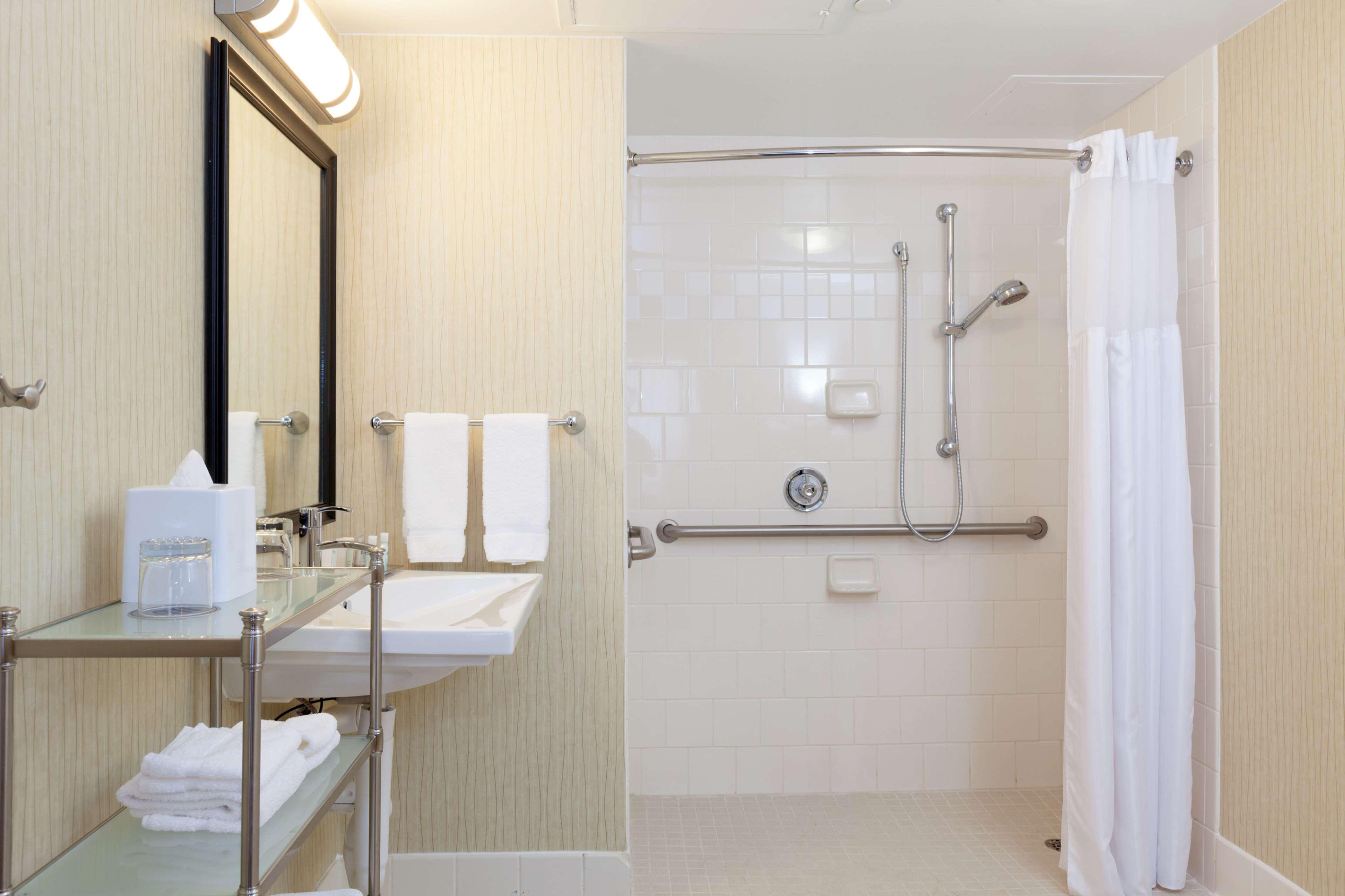 doubletree by hilton houston medical center hotel and suites