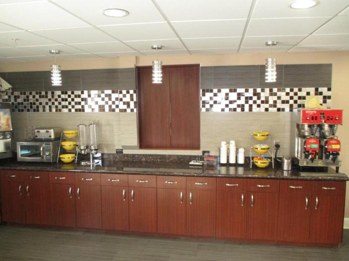 days inn and suites by wyndham sam houston tollway