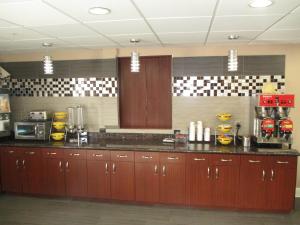 days inn and suites by wyndham sam houston tollway