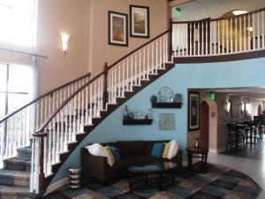 days inn and suites by wyndham sam houston tollway