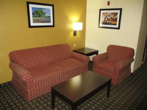 days inn and suites by wyndham sam houston tollway