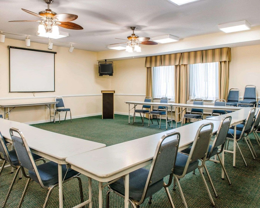 quality inn and suites near amish country