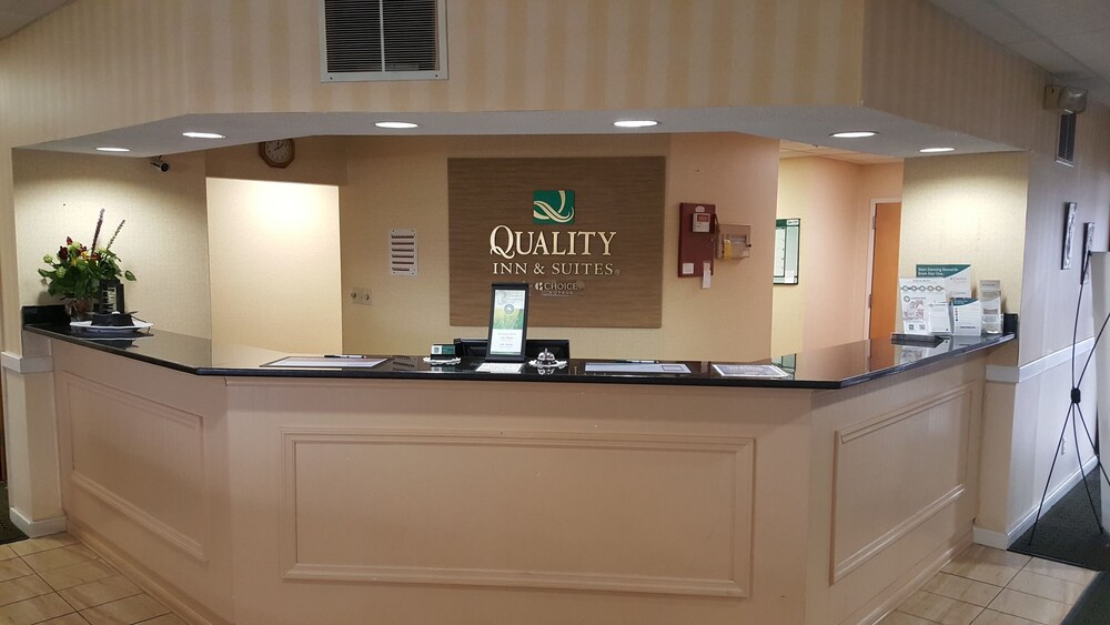 Quality Inn & Suites Near Amish Country,Rushville>>Greensburg,3 star