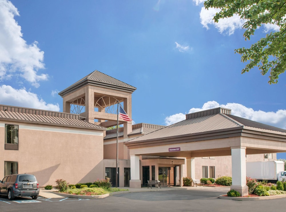 Quality Inn & Suites Near Amish Country,Rushville>>Greensburg,3 star