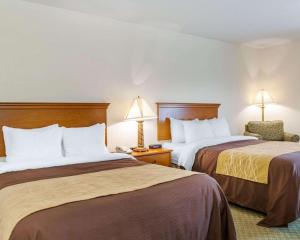quality inn and suites near amish country