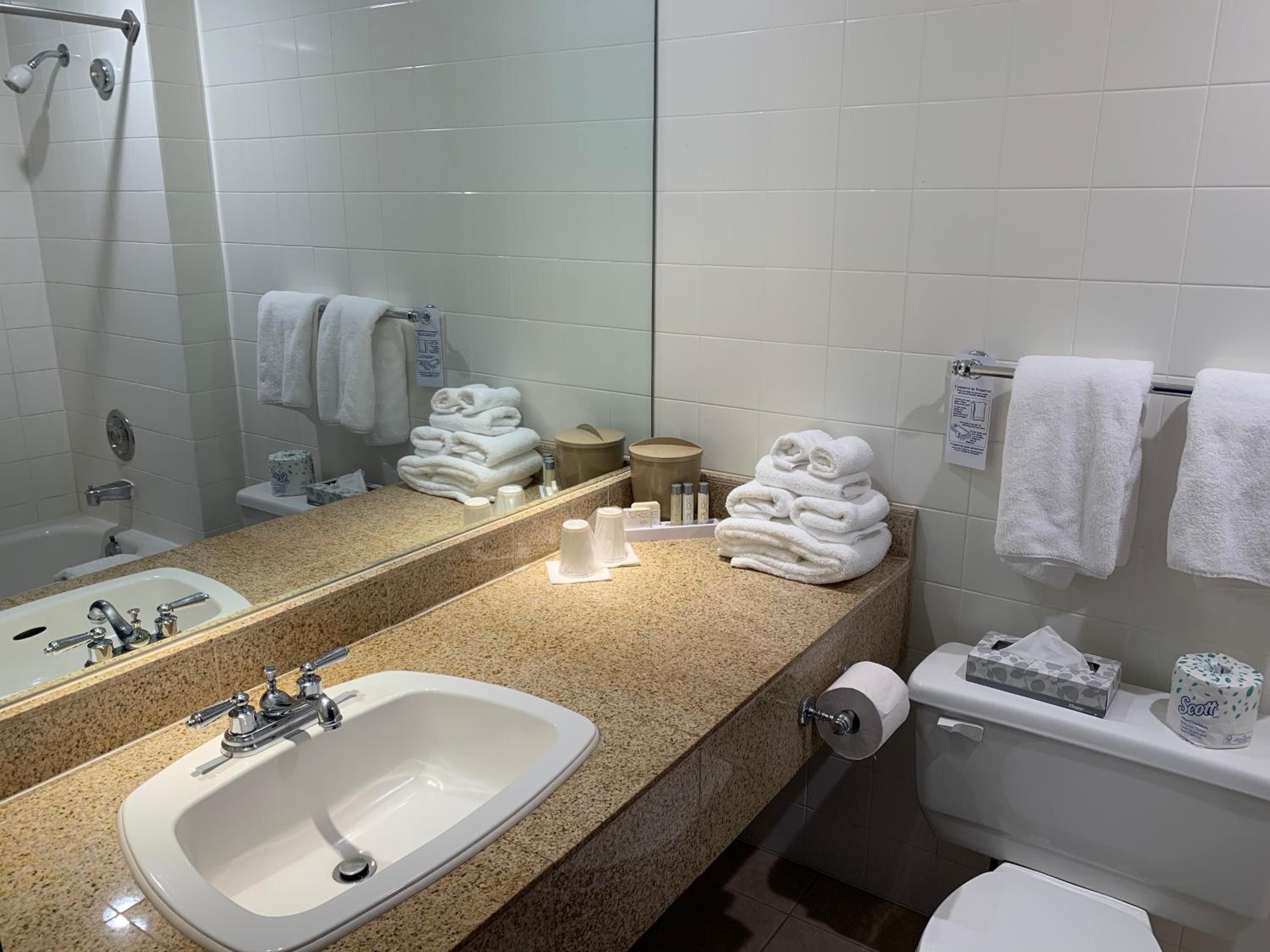 lonsdale quay hotel