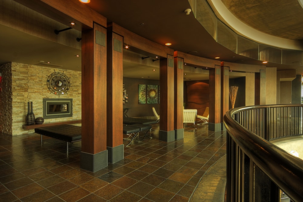 lonsdale quay hotel