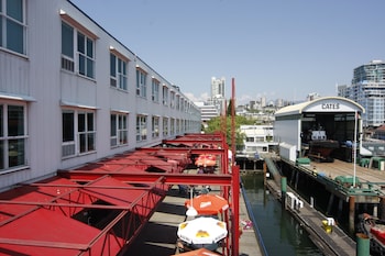 lonsdale quay hotel