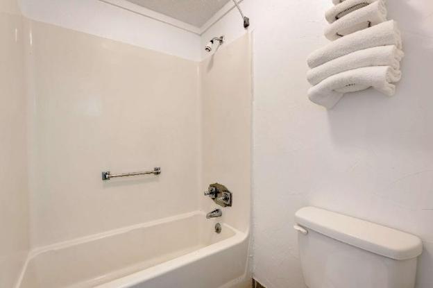 knights inn macedonia