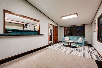 Knights Inn Macedonia,Macedonia>>Cleveland,2 star